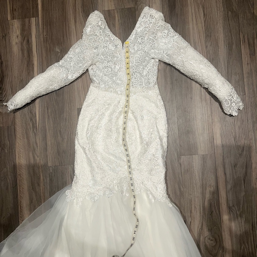 Beautiful Ivory Wedding Dress - Picture 6 of 13